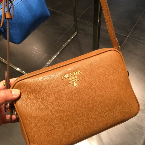 Prada - Vitello Phenix Crossbody - Picture 7 of 8